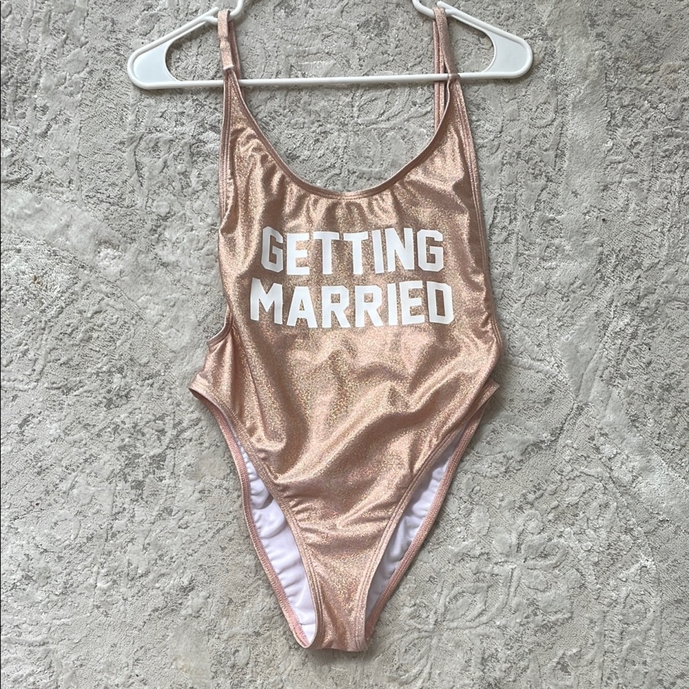 Dippin' Daisy's Shimmering Rose Gold Swimsuit med